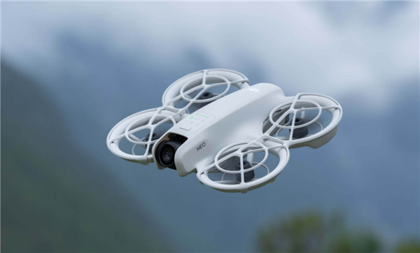 角子機：1299元起！大疆史上最輕、最小無人機DJI Neo發佈：操作零難度