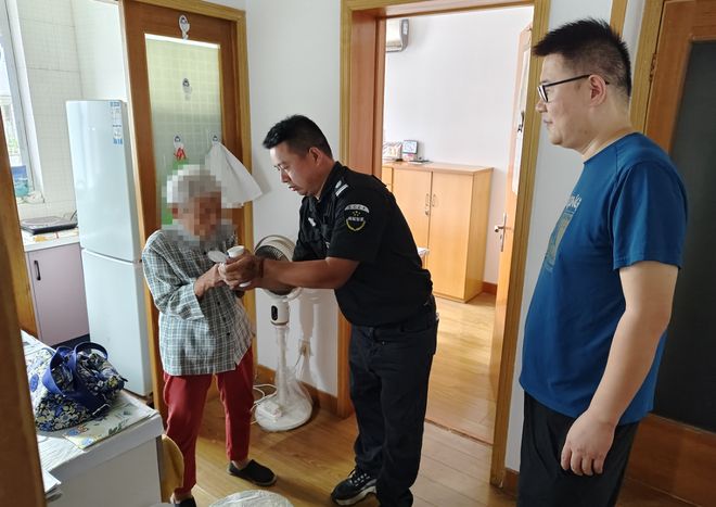 體育投注：杭州一男子清早剛上班，撿到3張紙條，打開還有自己名字：“我已20小時，沒有進食進水，幫我，求你了……”報警後，消防員繙窗救人